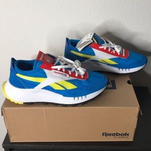 Brand new Reebok leather classic legacy tennis shoes in dynamic blue red. M7 W9